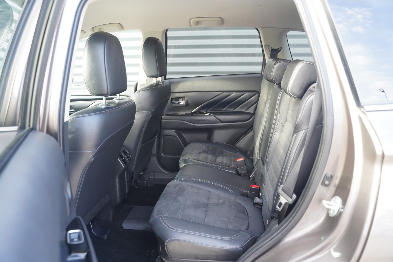 Billede af Mitsubishi Outlander 2,4 PHEV Invite CVT 4WD