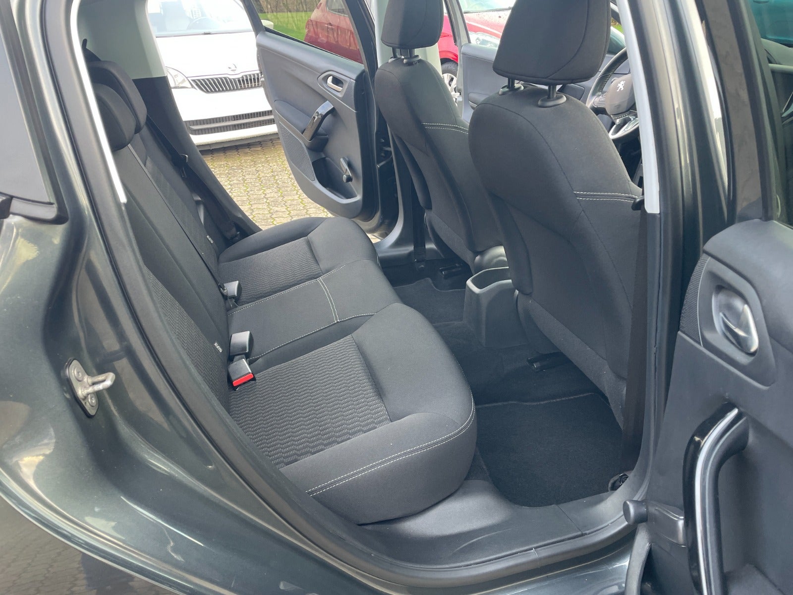 Peugeot 208 BlueHDi 100 Sky Winter Edition