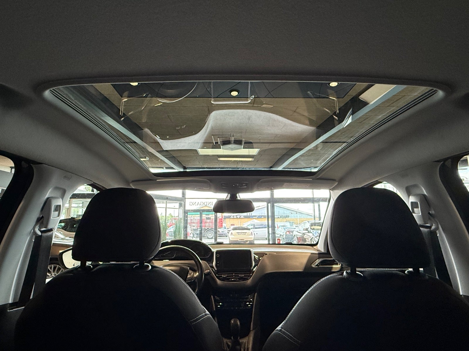 Billede af Peugeot 208 1,6 BlueHDi 100 Allure Sky