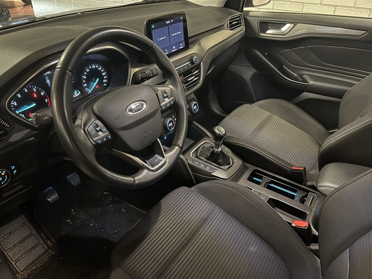 Ford Focus EcoBoost Titanium generic.image 3