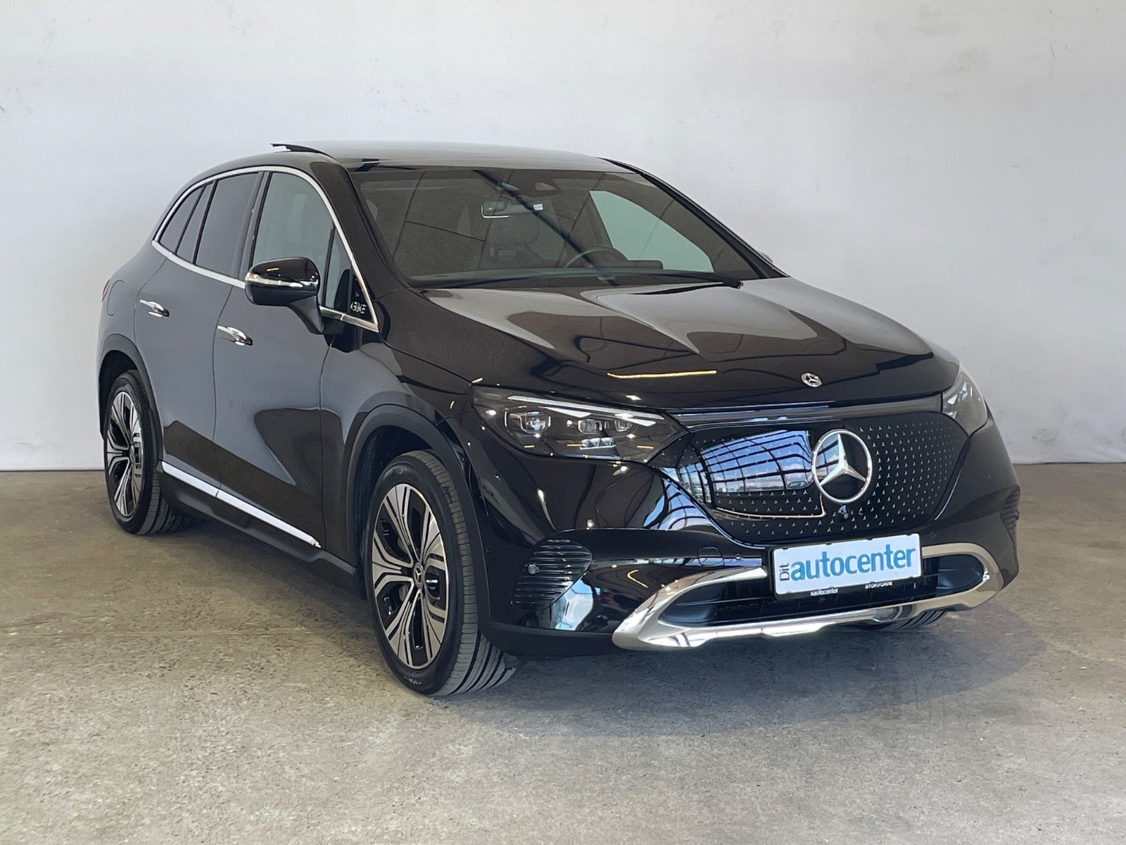 Mercedes EQE300 SUV Electric Art