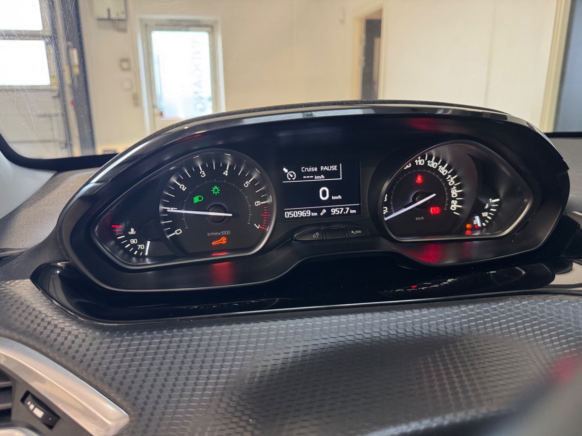 Peugeot 208 PureTech 82 Allure Sky