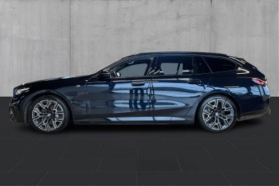 BMW i5 eDrive40 Touring Fully Charged M-Sport BMW i5 eDrive40 Touring Fully Charged M-Sport - 1