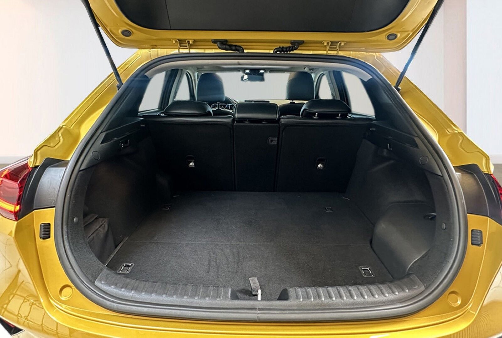 Kia XCeed PHEV Upgrade Intro DCT