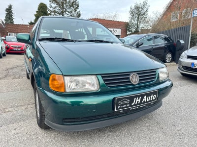 VW Polo 1,6 Benzin modelår 1995 km 59000 Grønmetal ABS airbag, Pæn og velholdt klassiker og med lidt