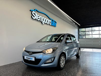 Hyundai i20 1,25 Classic Benzin modelår 2012 km 79000 Blå nysynet ABS airbag startspærre servostyrin