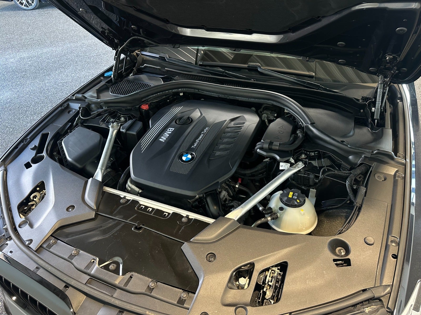 BMW 530d 3,0 Touring M-Sport aut. 5d - 12