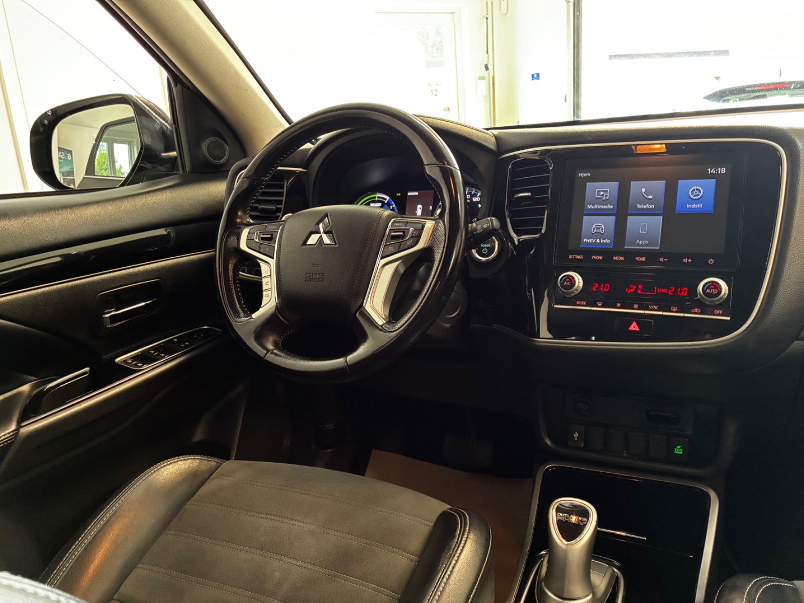 Billede af Mitsubishi Outlander 2,4 PHEV Invite+ CVT 4WD