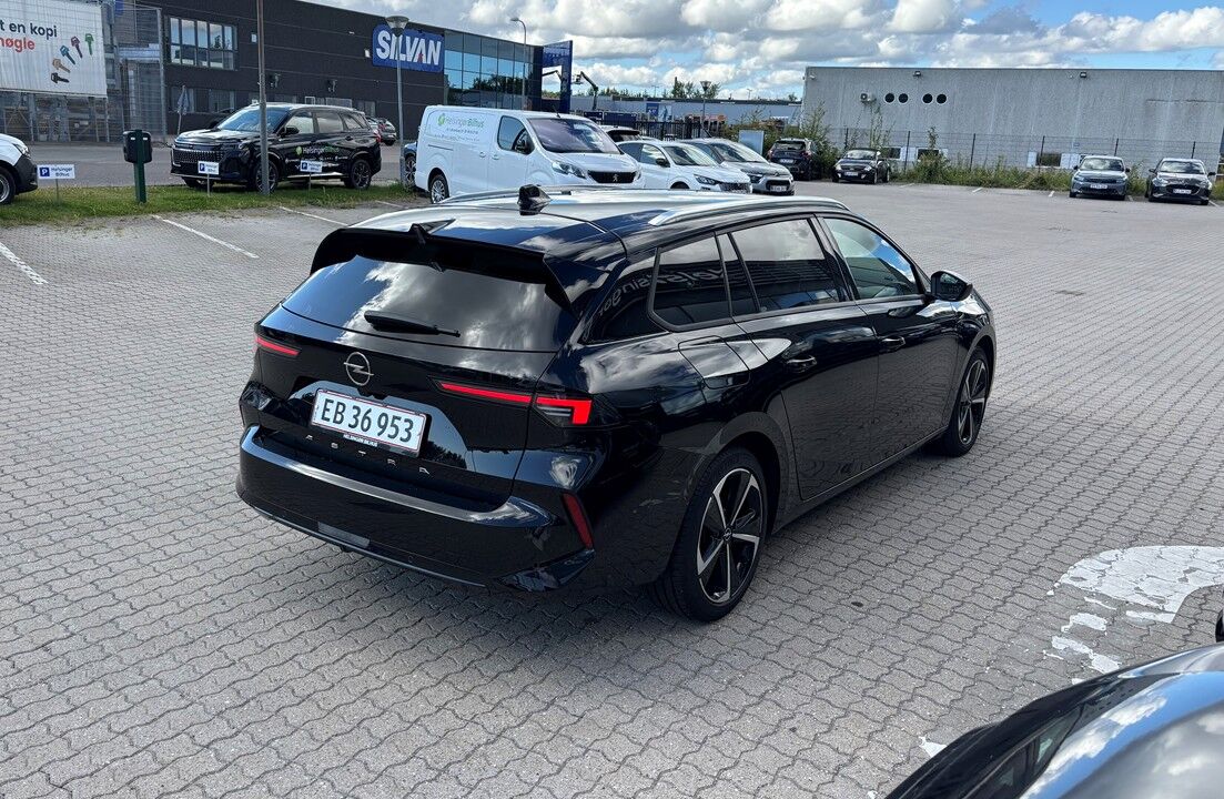 Billede af Opel Astra 1,2 T 130 Elegance Sports Tourer aut.