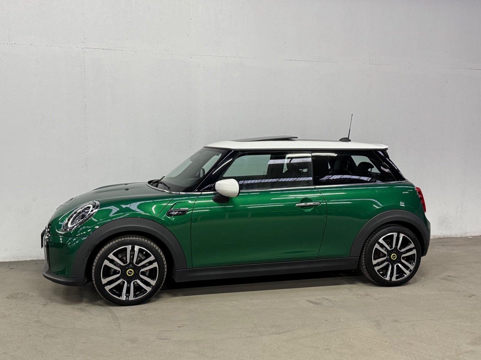 MINI Cooper SE Camden Edition A