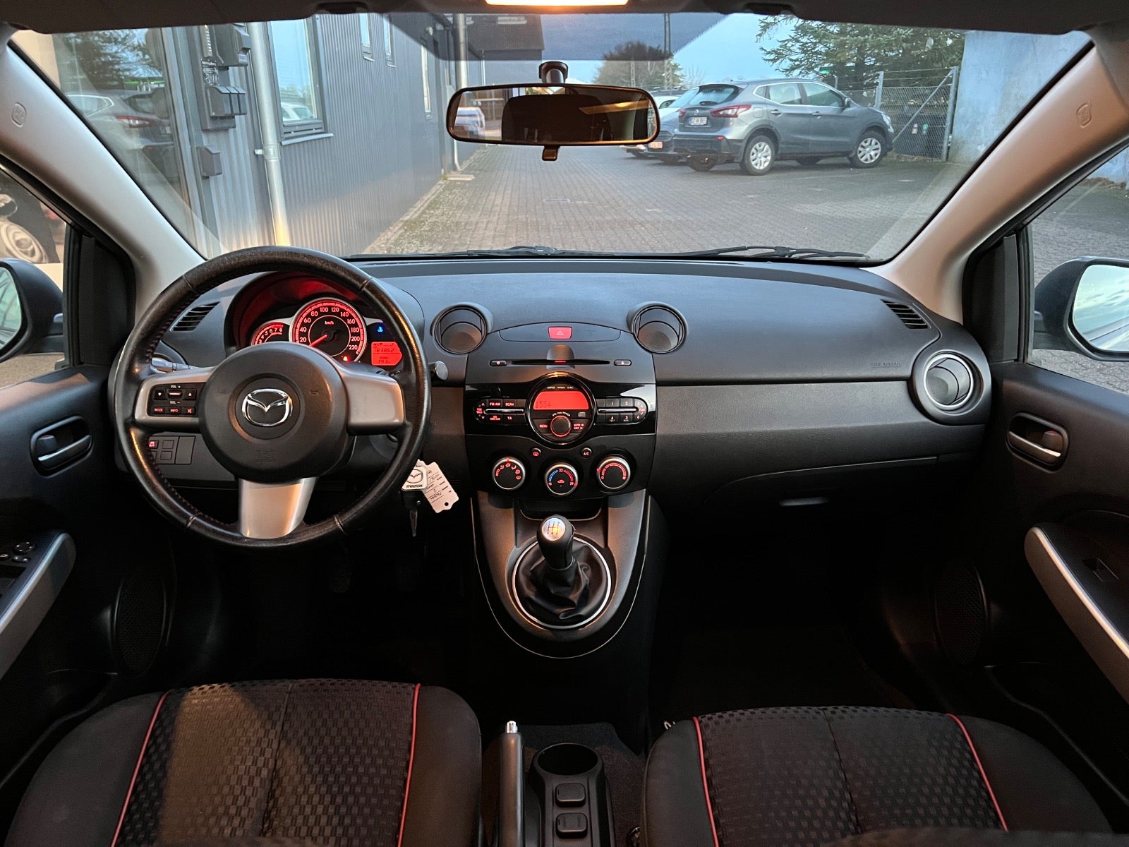 Mazda 2 2015