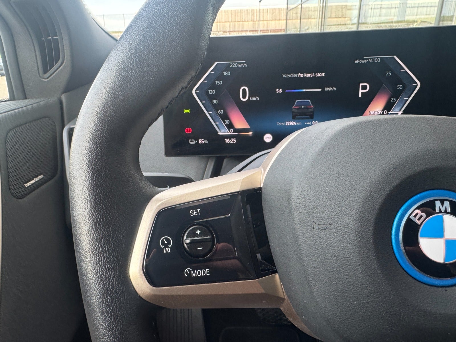 BMW iX xDrive50 Supercharged 5d - 18