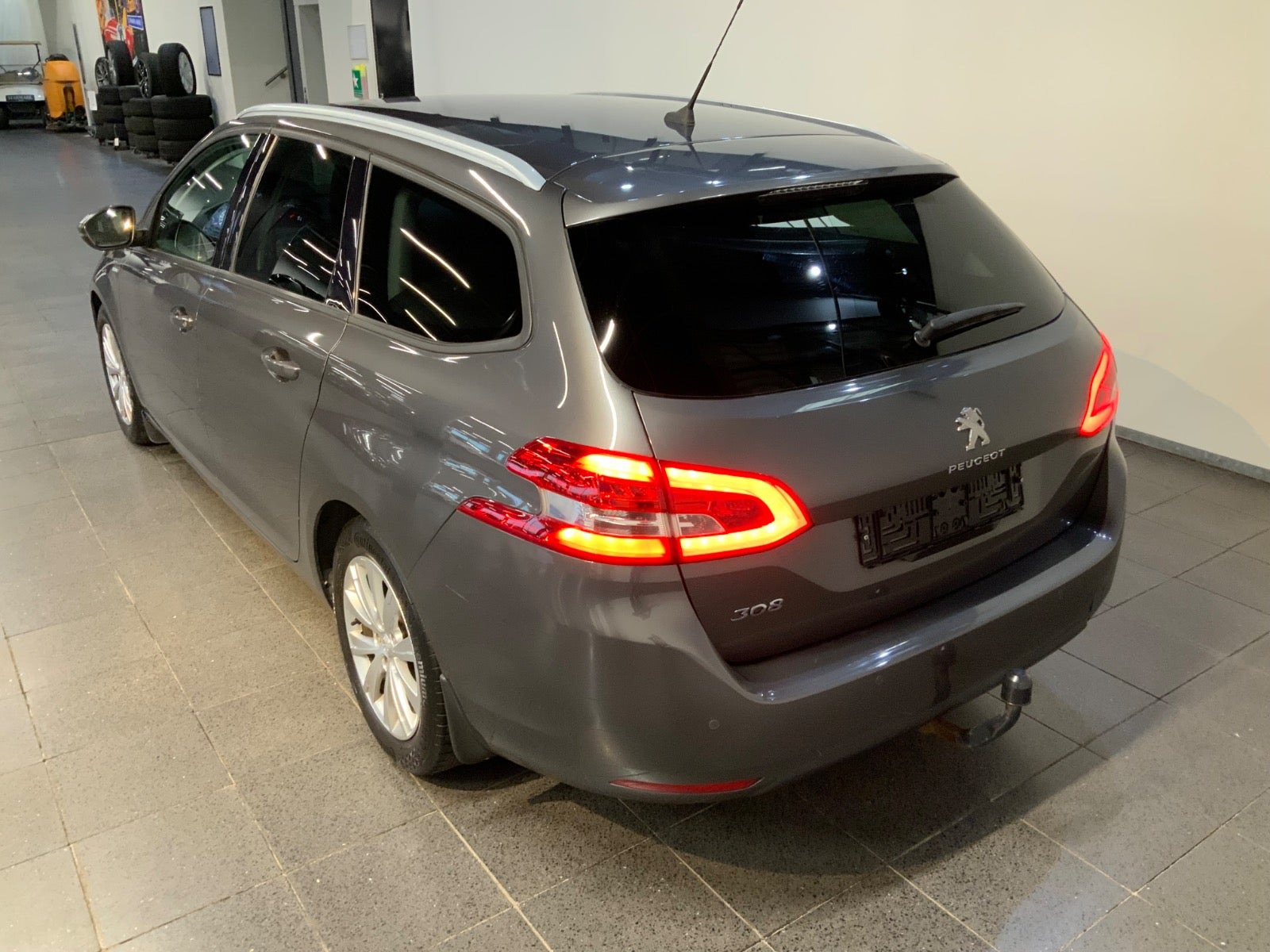 Peugeot 308 (4/8)