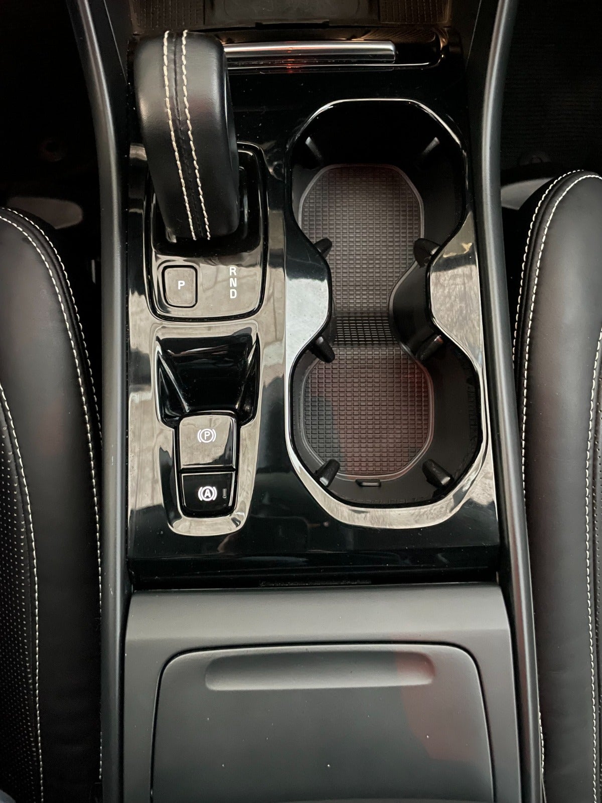 Billede af Volvo XC40 2,0 T4 190 R-Design aut. Van