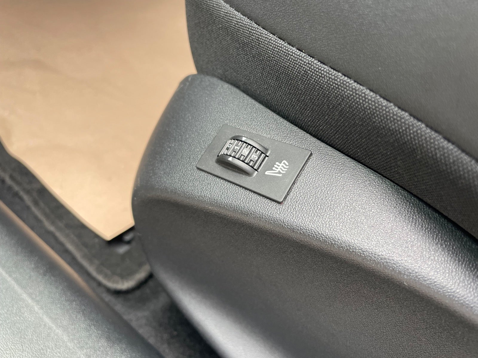 Billede af Peugeot 2008 1,2 e-THP 110 Allure Sky EAT6