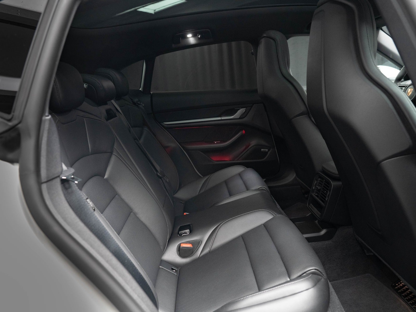 Gallery image 16 of 18