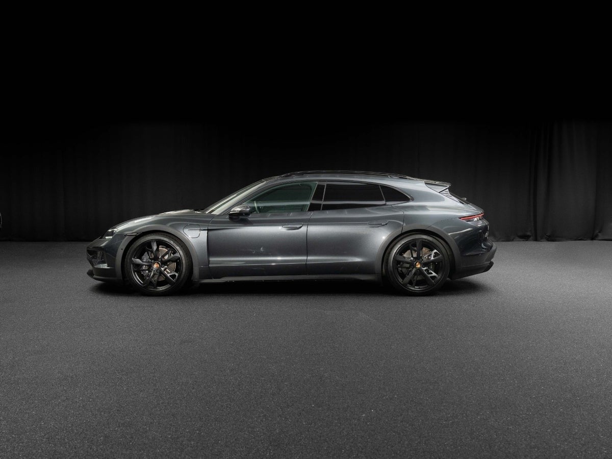 Gallery image 3 of 18