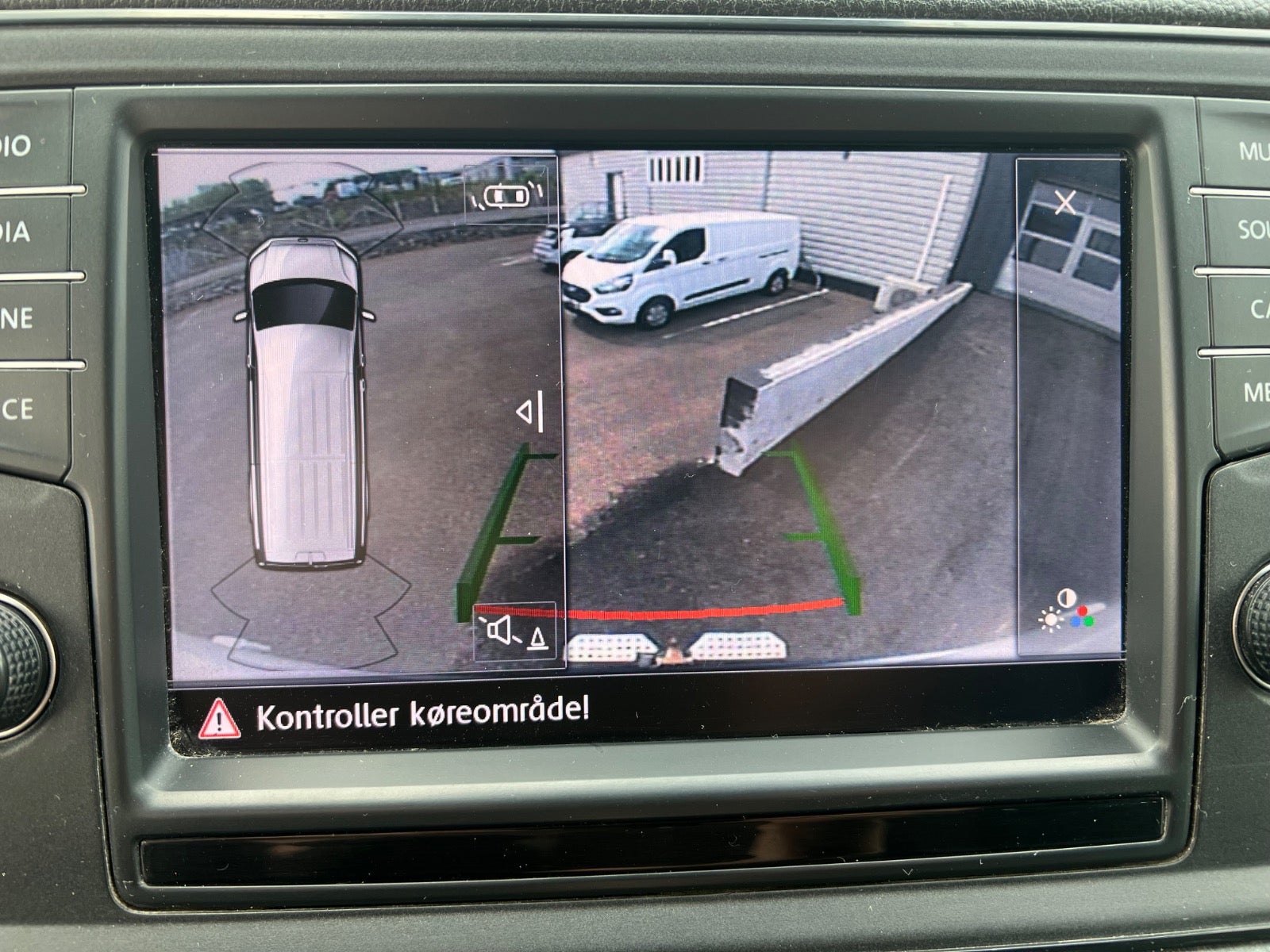 Billede af VW Crafter 35 2,0 TDi 177 Kassevogn L3H2 aut.
