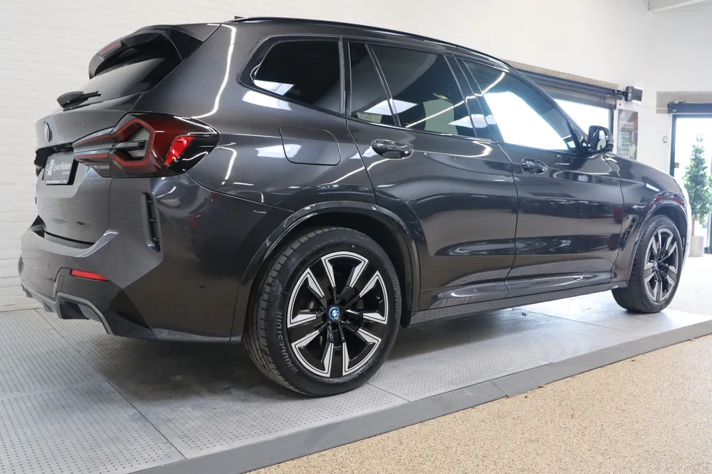 BMW iX3 Charged M-Sport