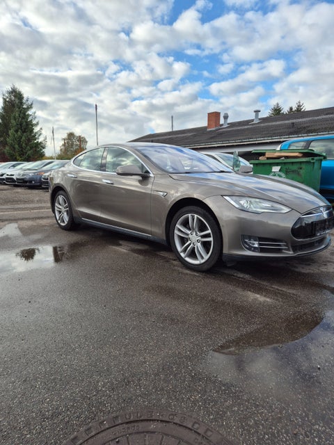 Tesla Model S  85D