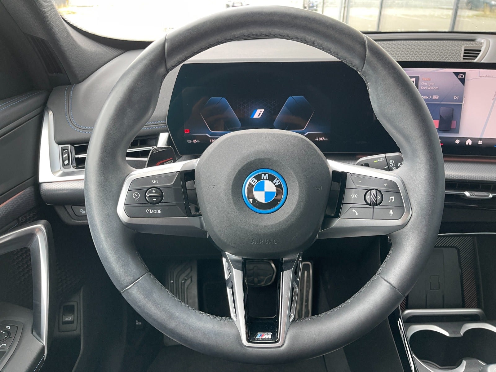 BMW iX1 eDrive20 M-Sport Premium 5d - 10
