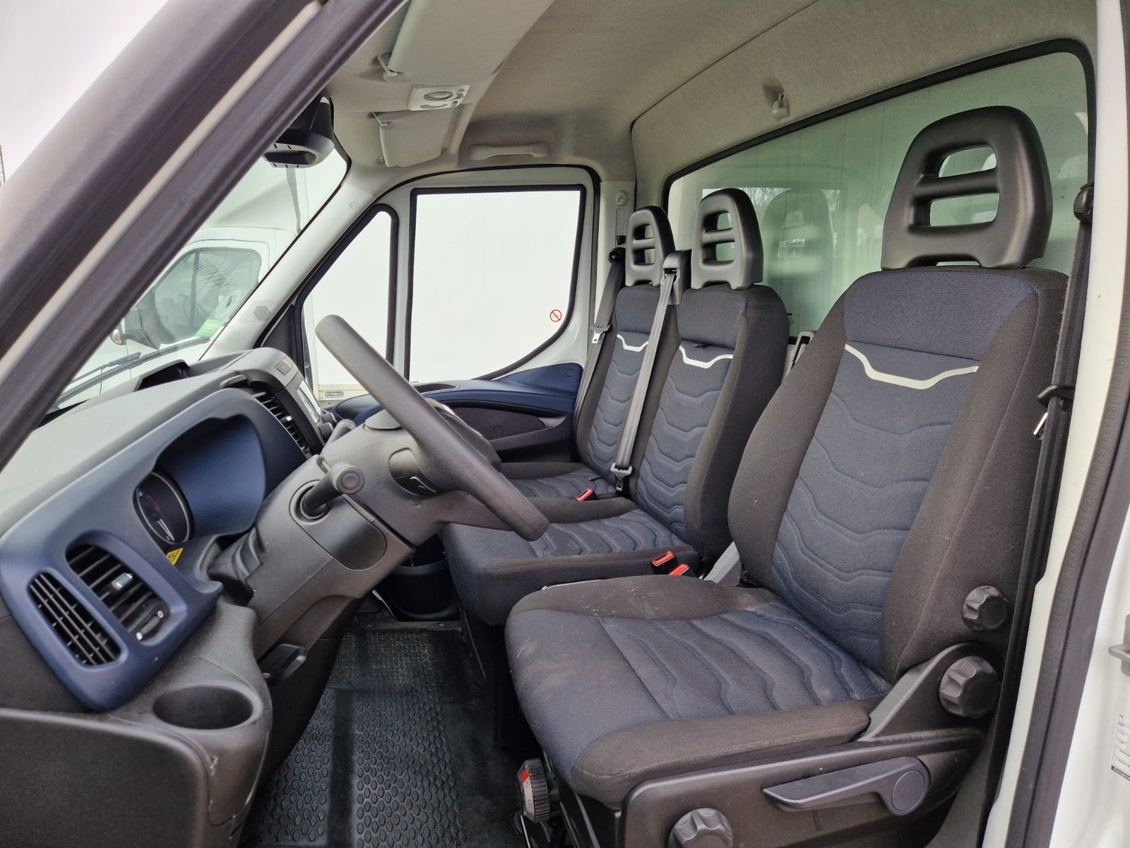 Billede af Iveco Daily 2,3 35S14 Alukasse m/lift AG8