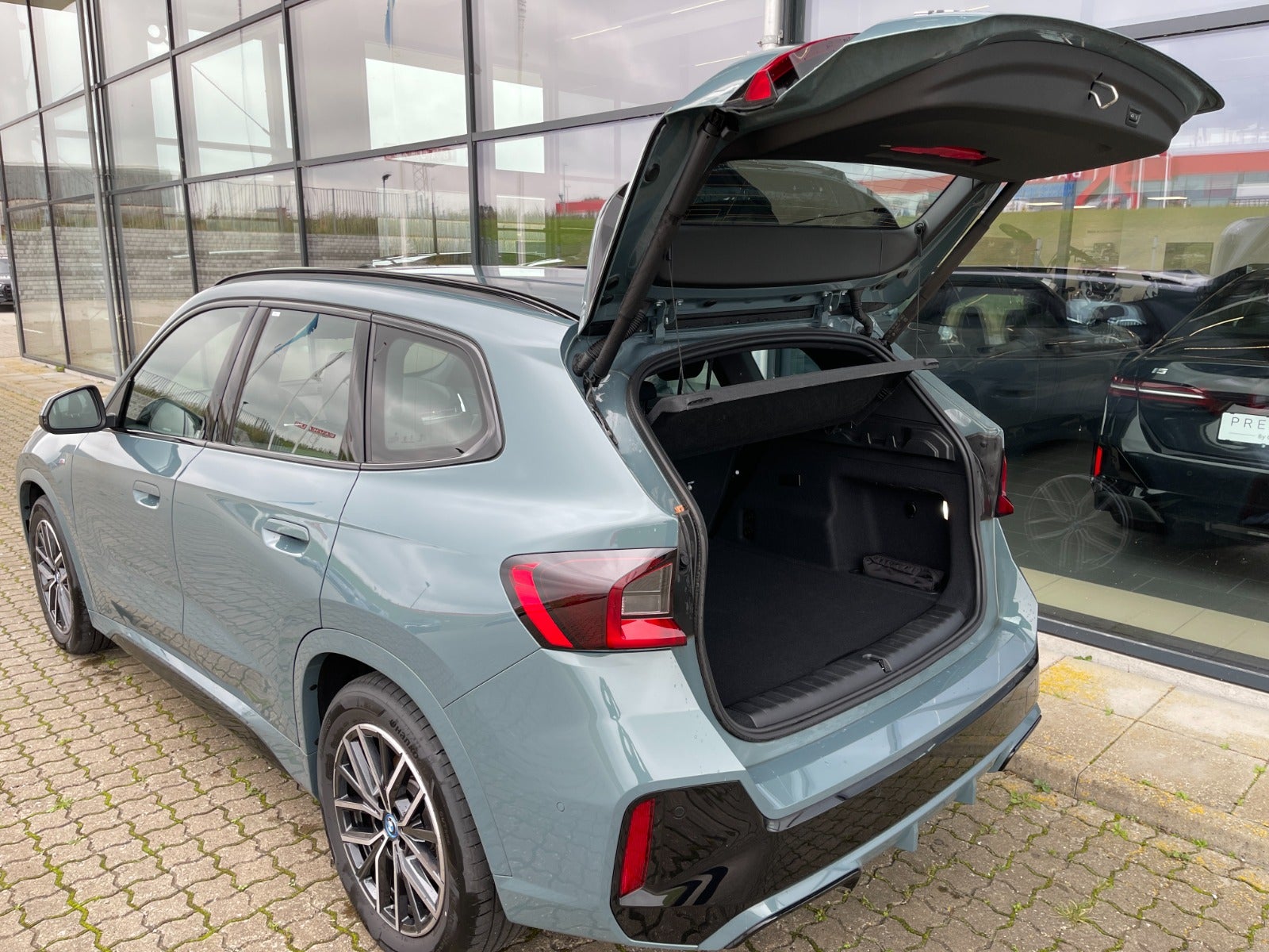 BMW iX1 eDrive20 M-Sport Premium 5d - 18