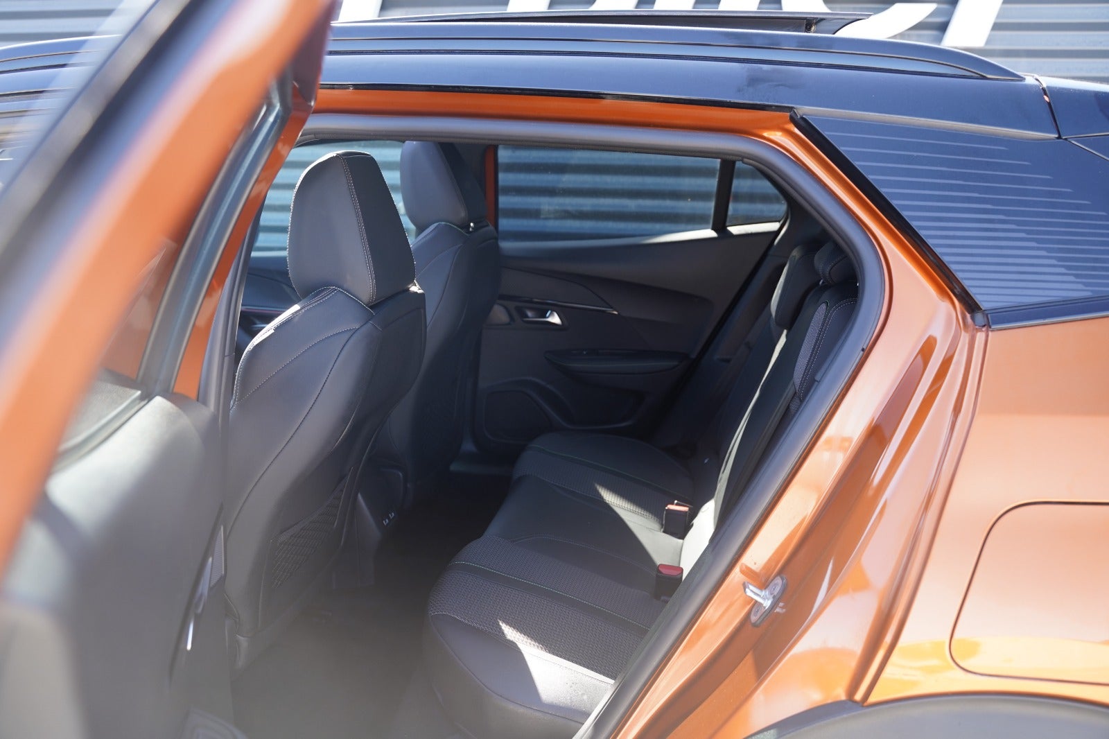 Billede af Peugeot e-2008 50 GT Sky
