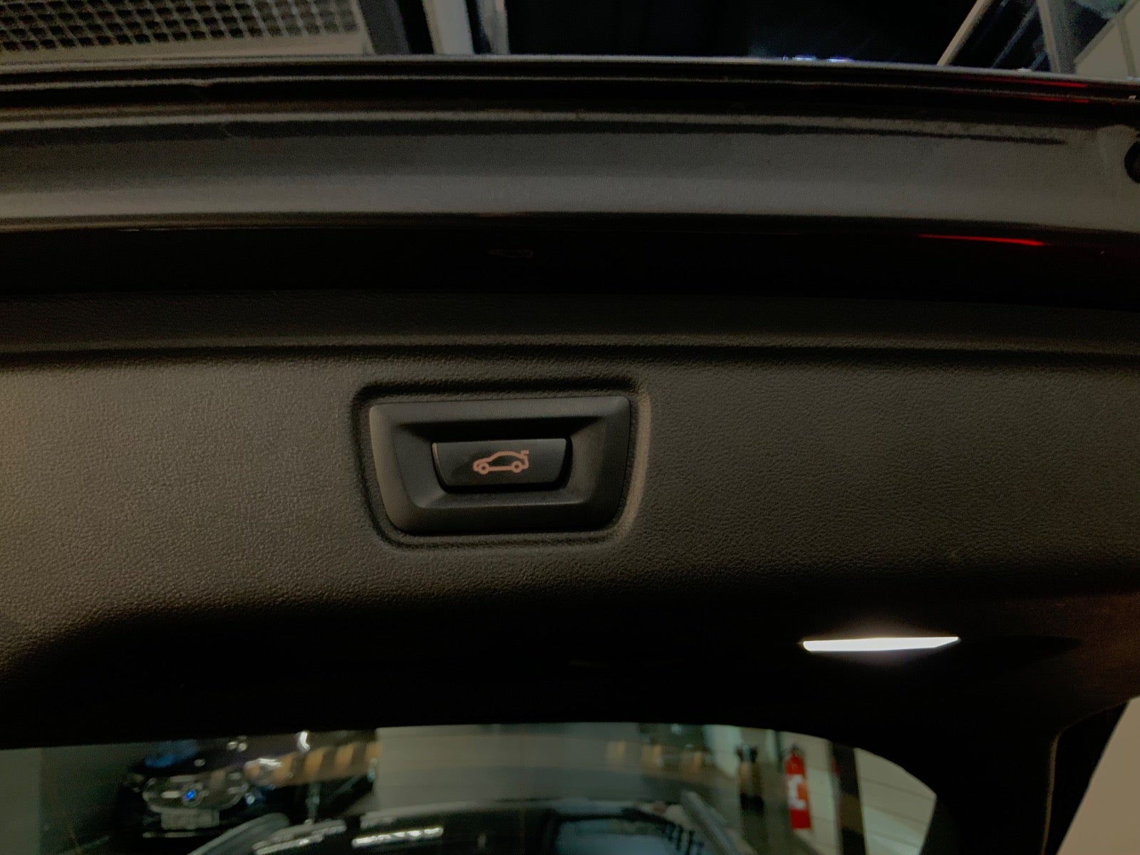 BMW 330e (7/8)