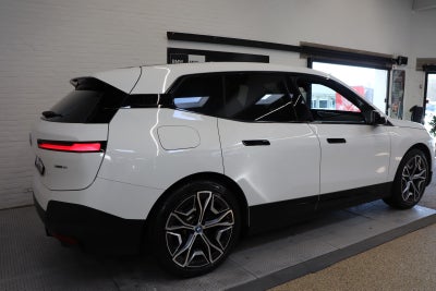 BMW iX xDrive40 Fully Charged