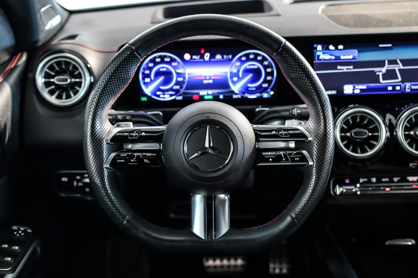 Billede af Mercedes EQB300  AMG Premium 4Matic
