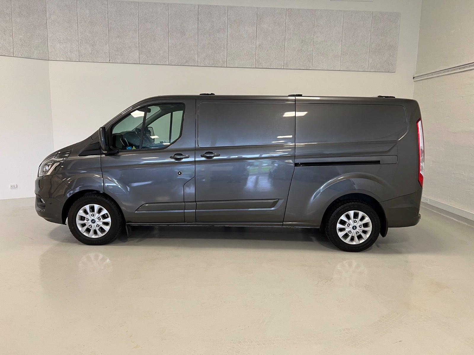 Billede af Ford Transit Custom 320L 2,0 TDCi 170 Limited aut.