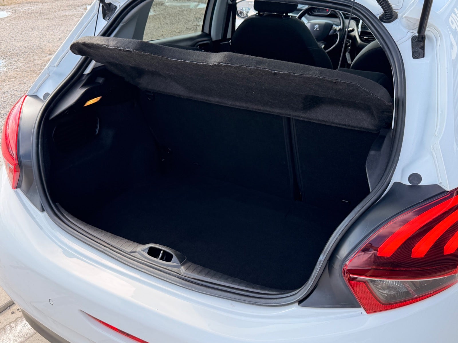 Billede af Peugeot 208 1,2 PureTech 82 Signature Sky