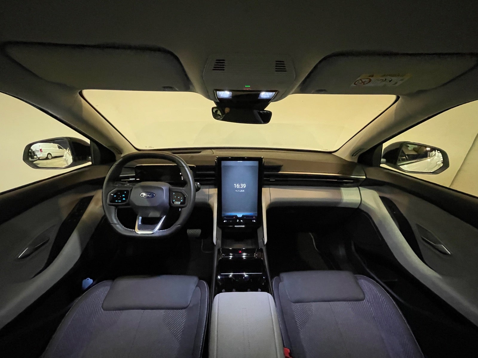 Ford Explorer Select Extended Range