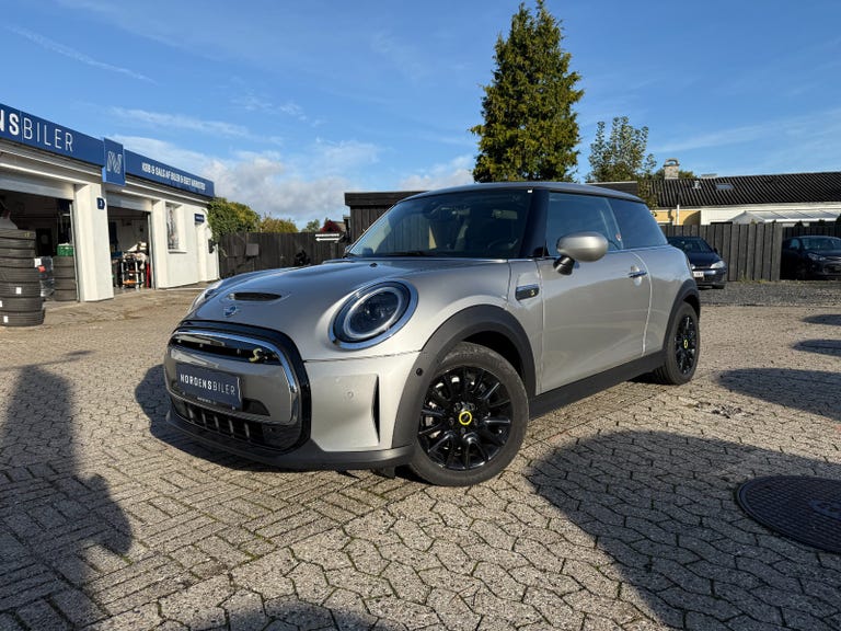 MINI Cooper SE Essential