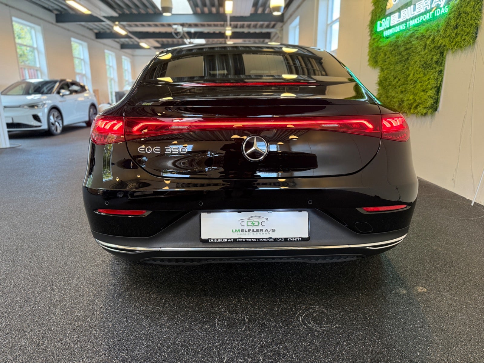 Mercedes EQE350 Electric Art