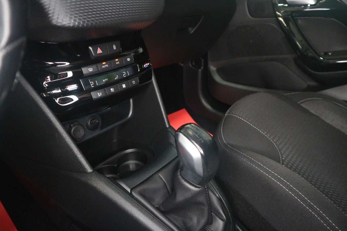 Peugeot 208 PureTech 82 Allure Sky