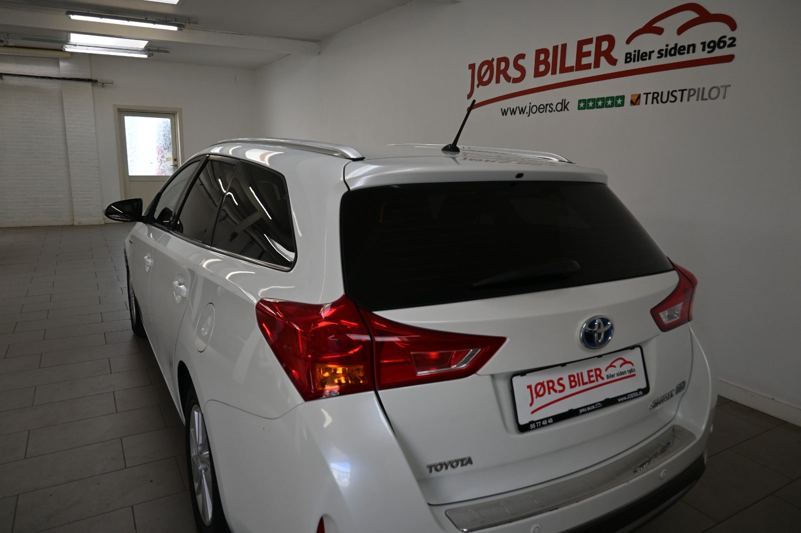 Toyota Auris Hybrid H2+ Touring Sports CVT