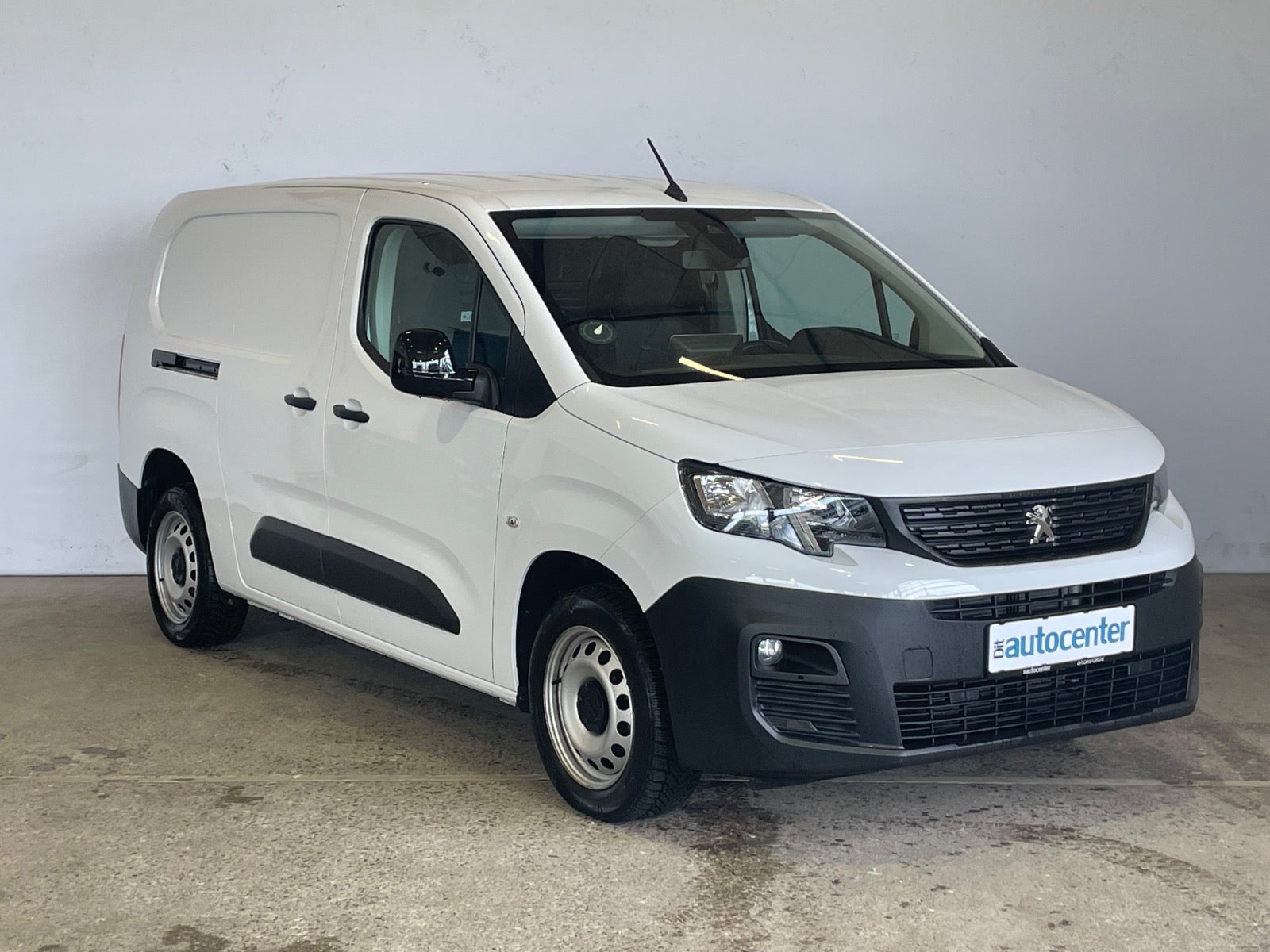 Peugeot Partner BlueHDi 100 L2V2 Plus Van