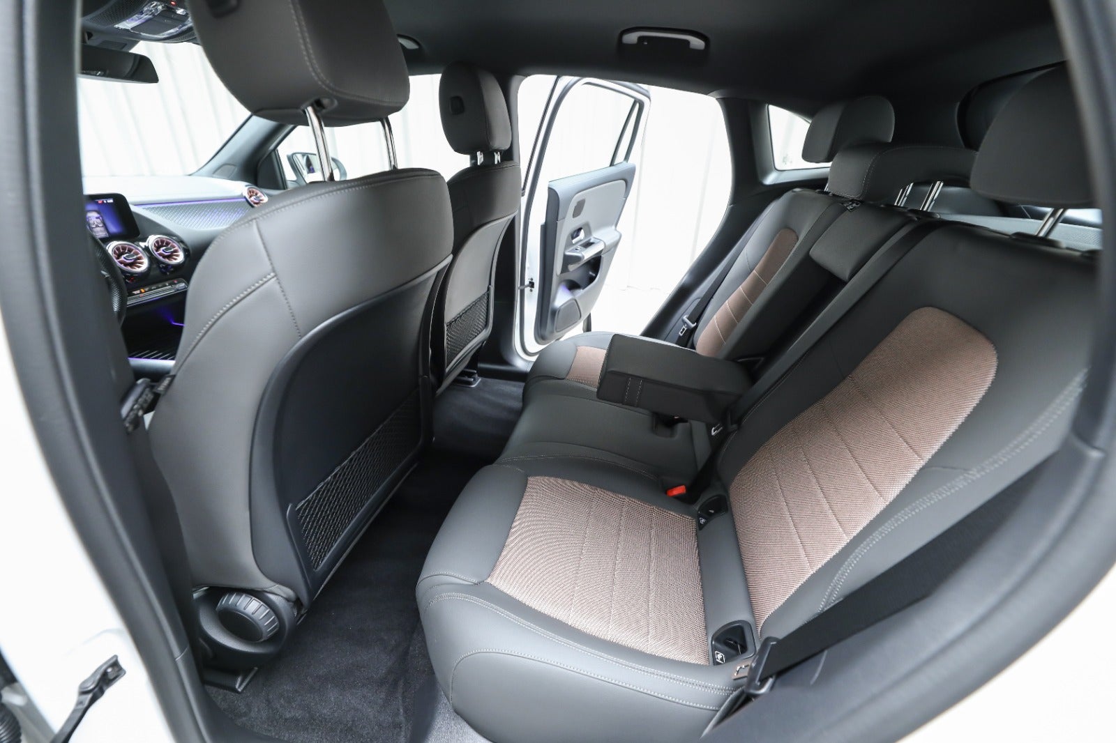 Mercedes-Benz EQA 250+ (5/8)
