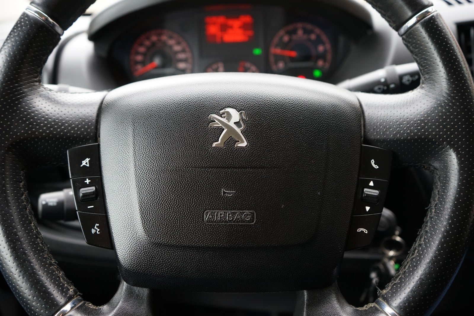 Billede af Peugeot Boxer 333 2,2 BlueHDi 140 L2H2 Premium
