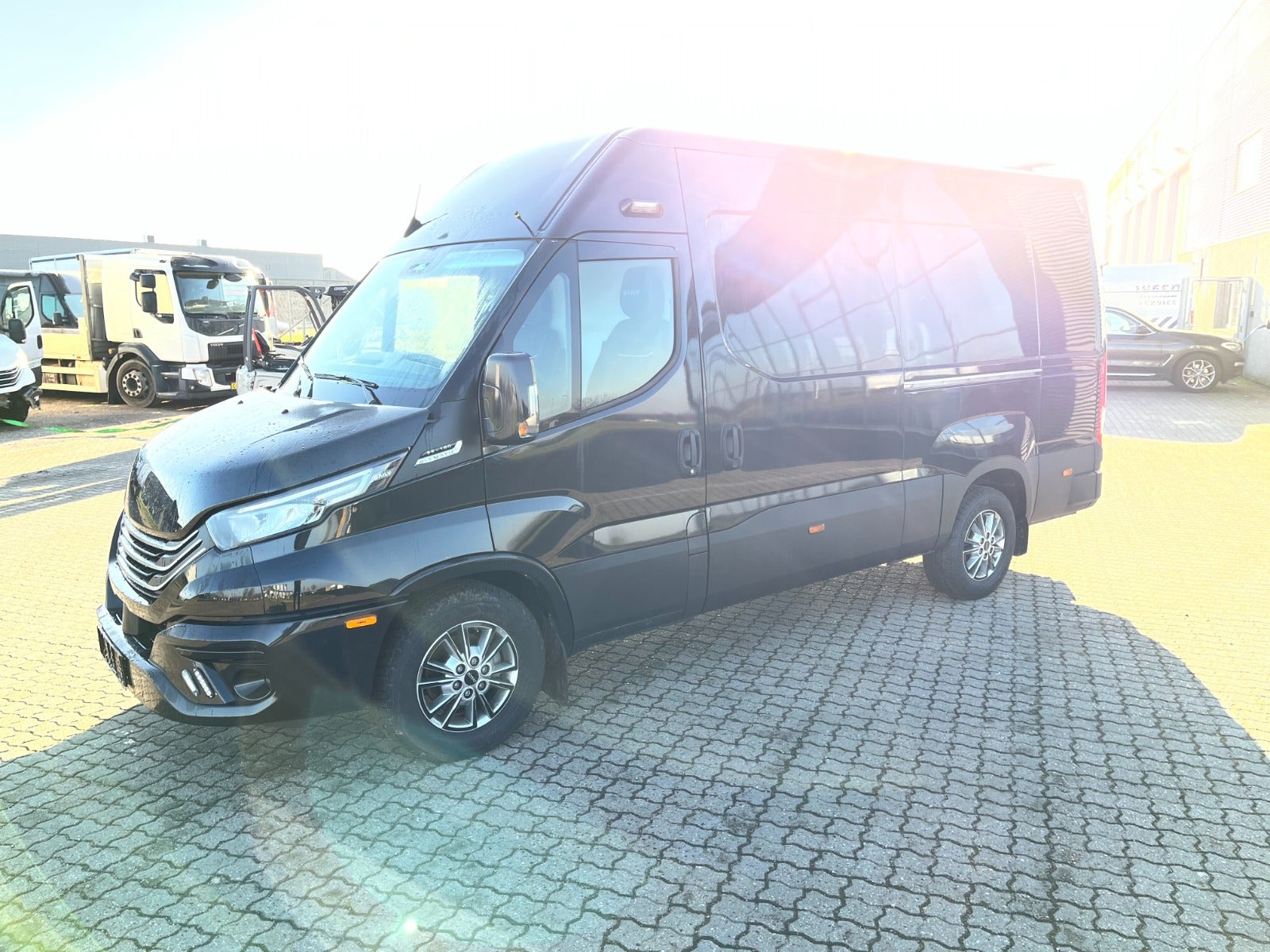 Billede af Iveco Daily 3,0 35S18 12m³ Van AG8