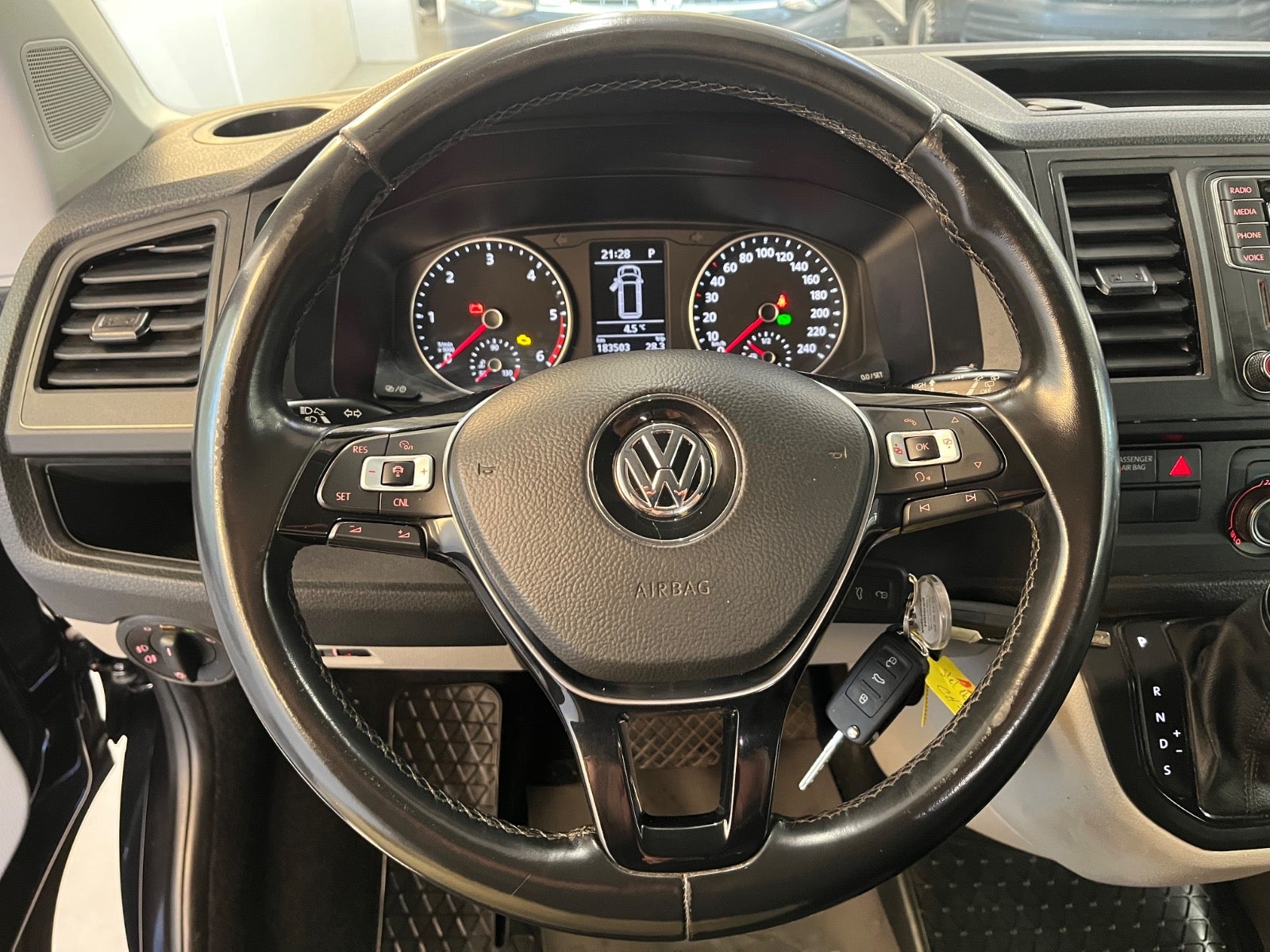 Billede af VW Transporter 2,0 TDi 204 Kassevogn DSG lang