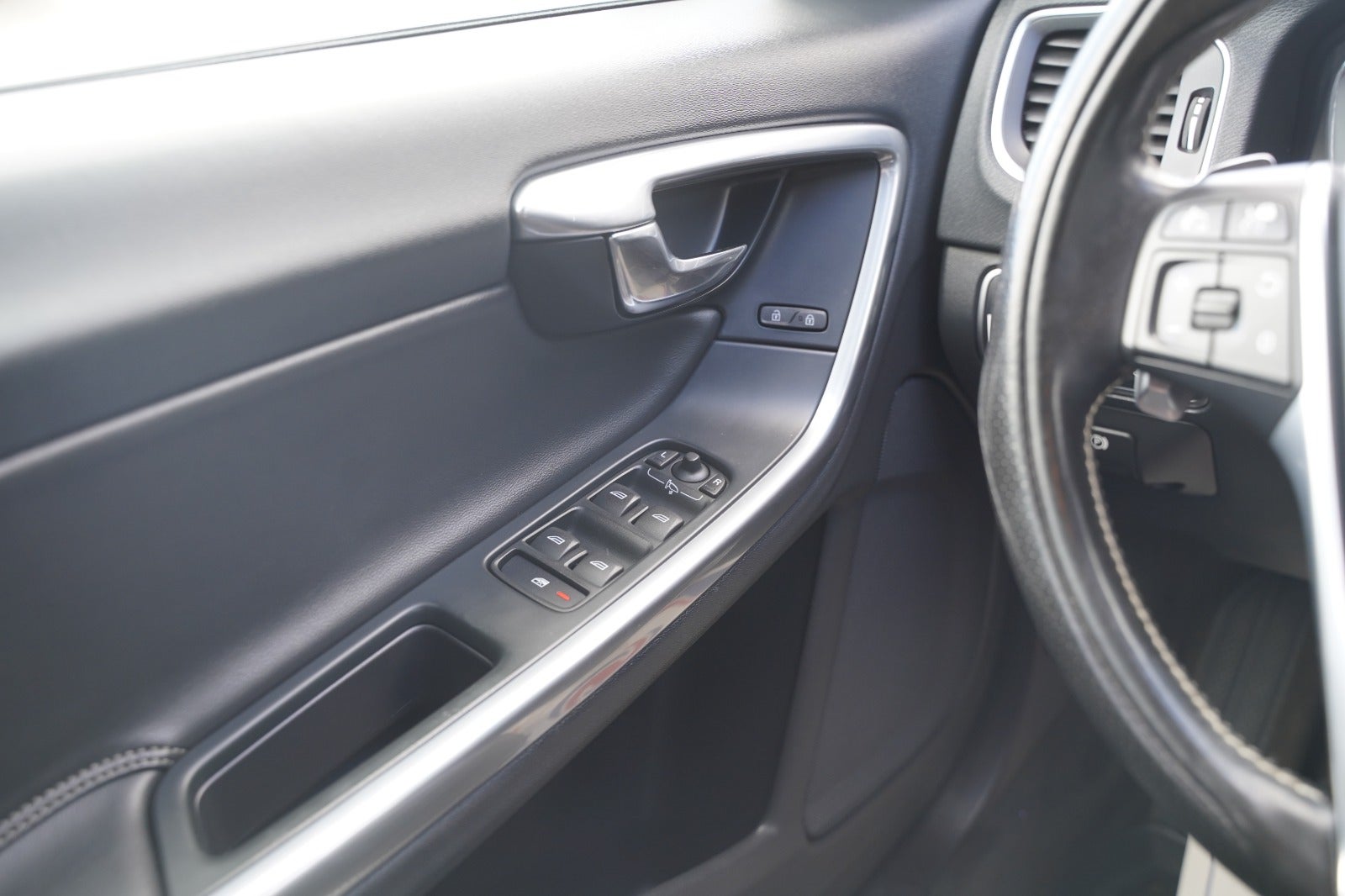 Billede af Volvo V60 2,0 D4 190 R-Design aut.
