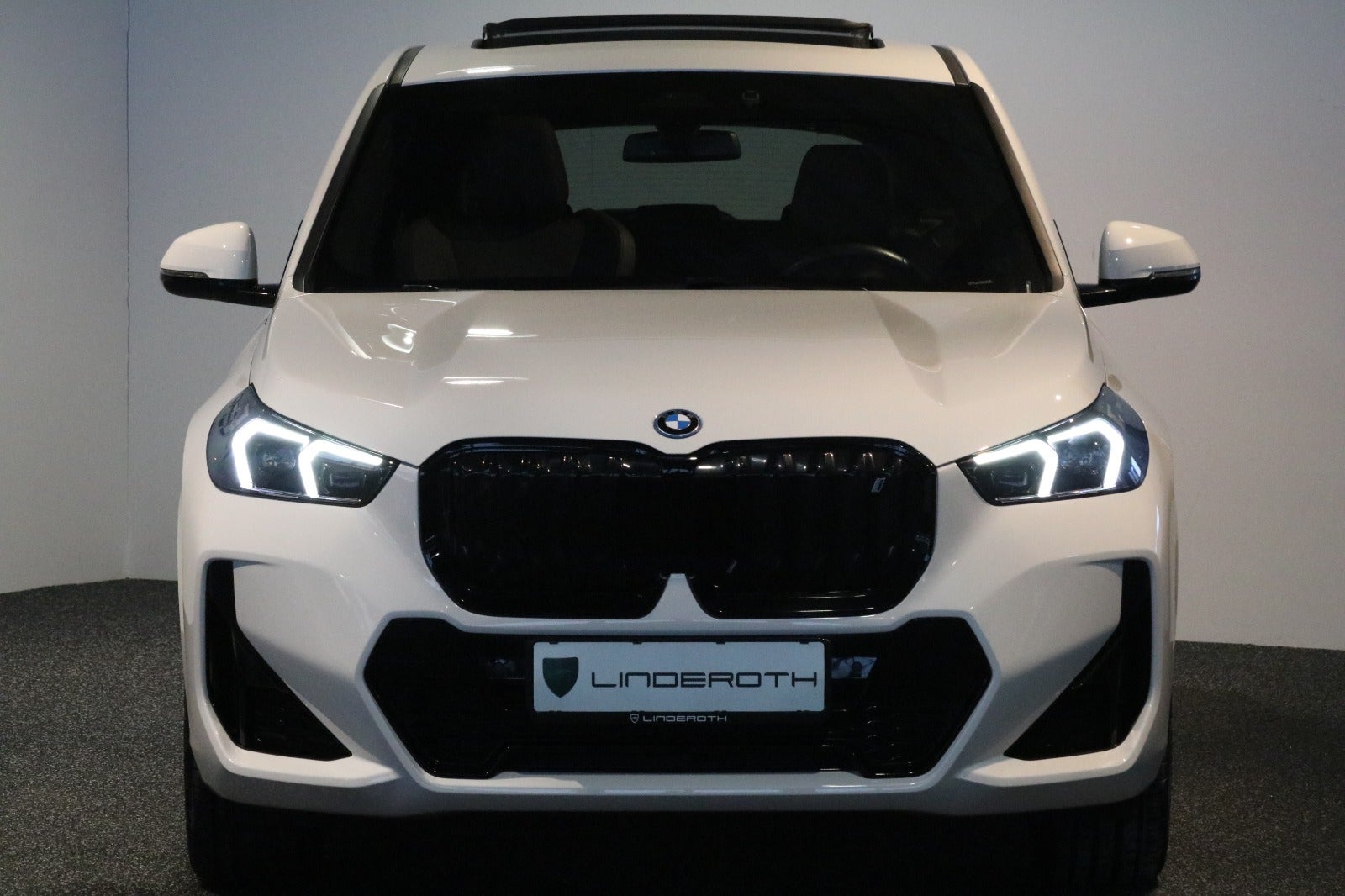 BMW iX1 xDrive30 M-Sport 5d - 3