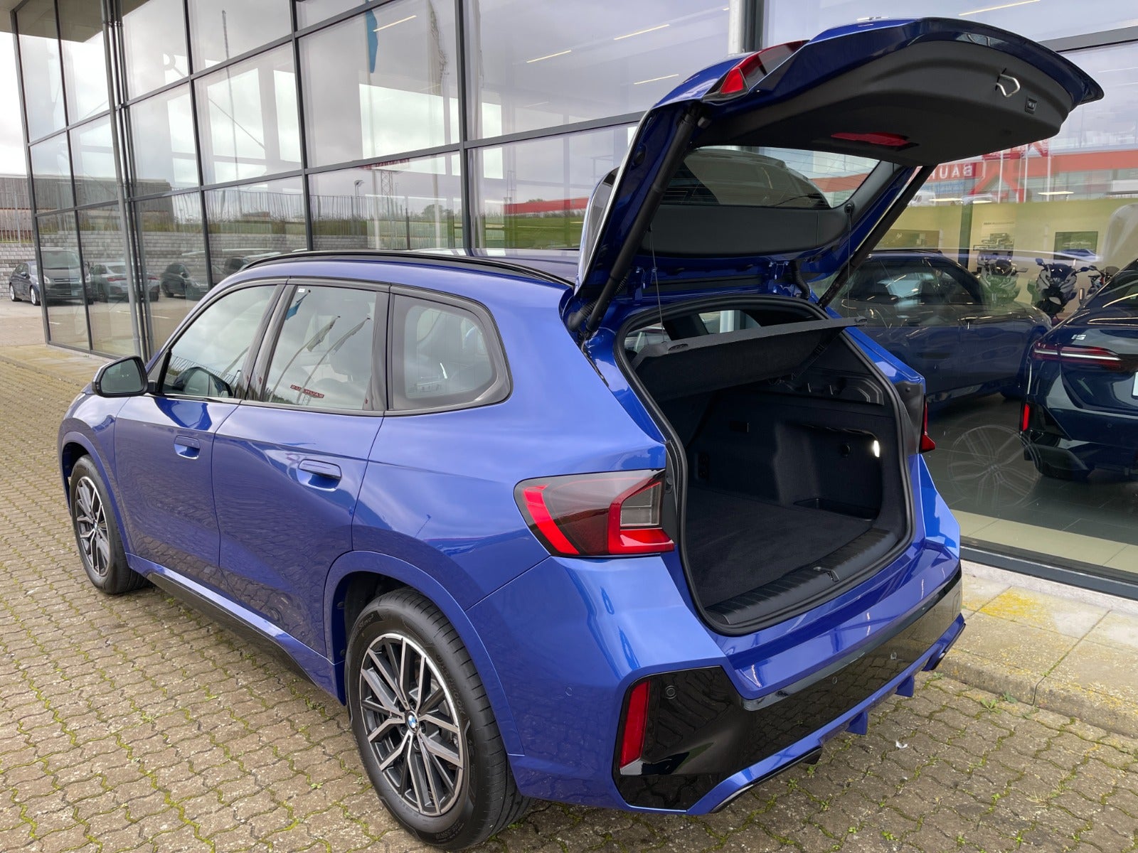 BMW iX1 eDrive20 M-Sport Premium 5d - 16