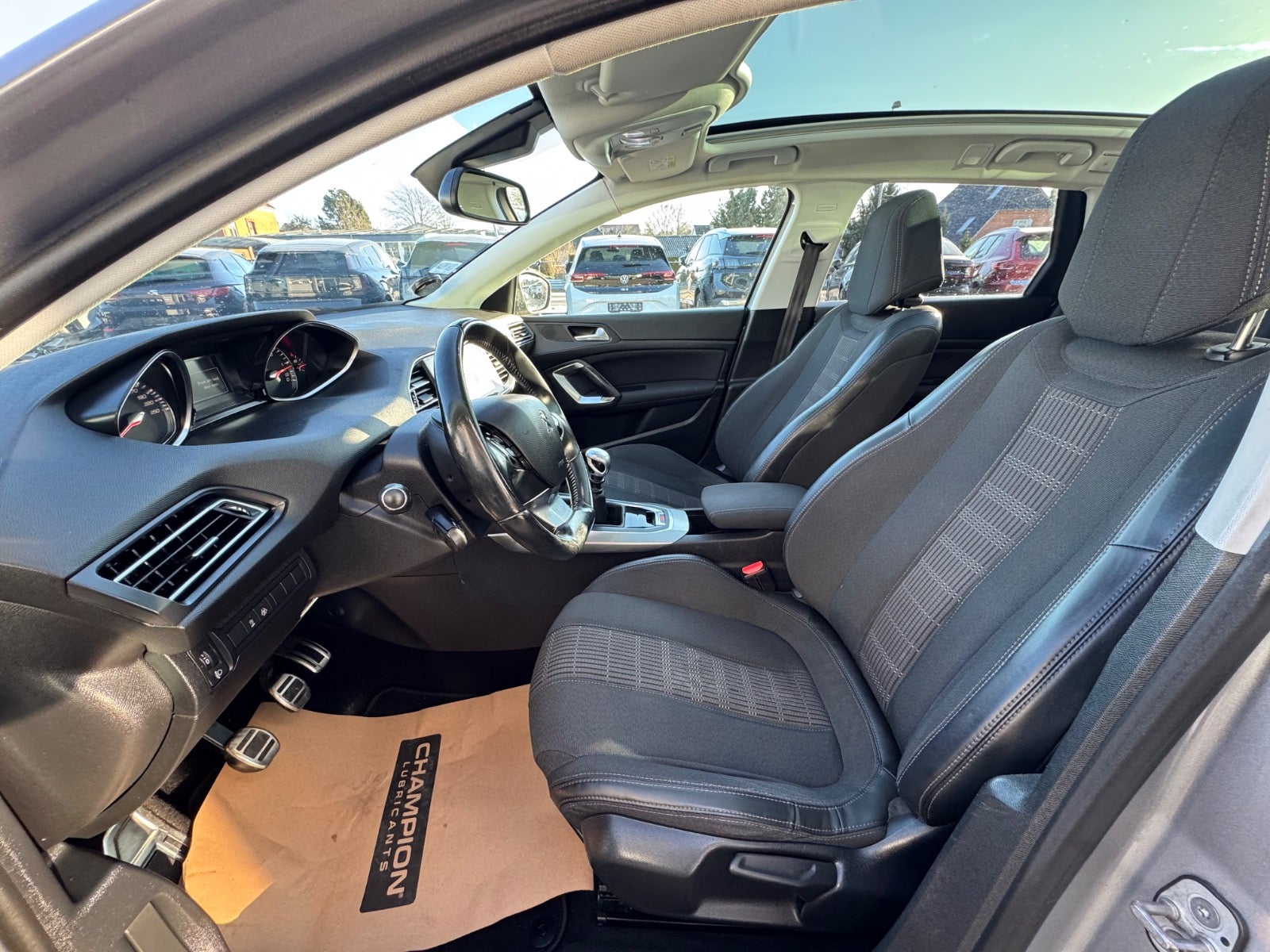 Billede af Peugeot 308 1,6 BlueHDi 120 Allure Sky SW