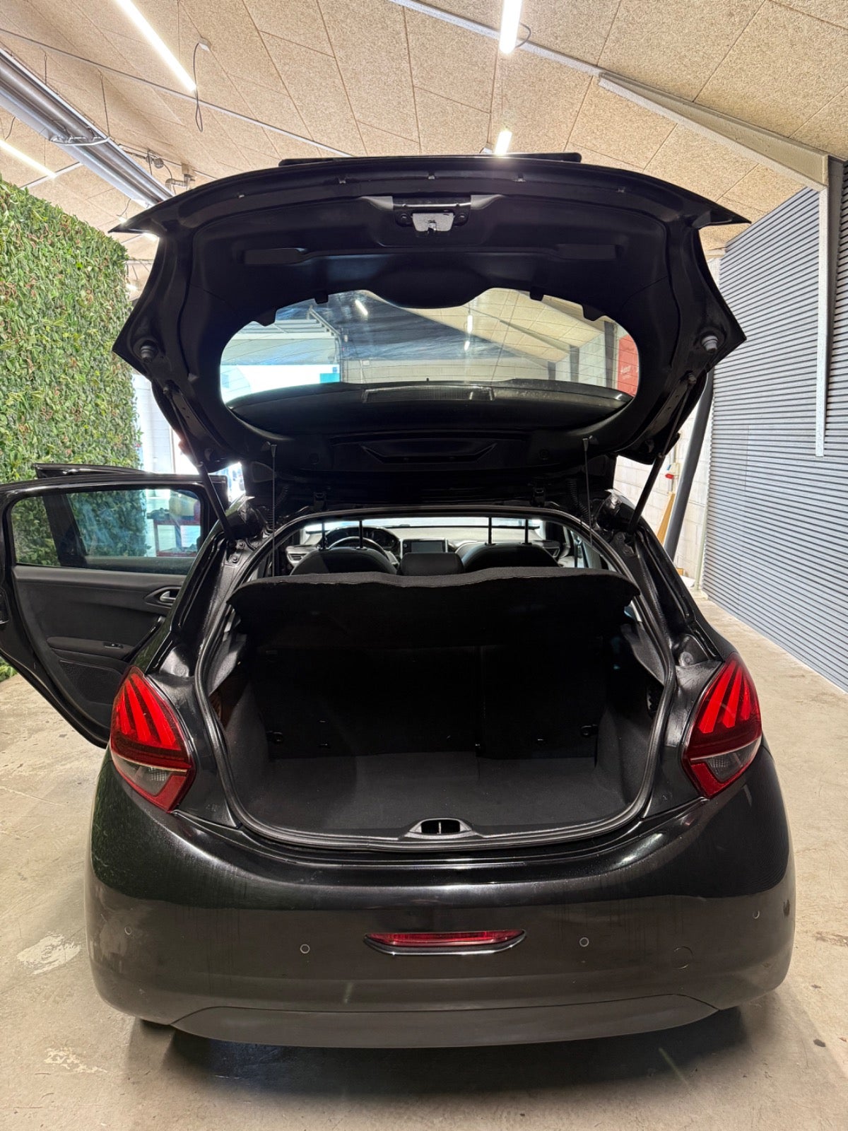 Billede af Peugeot 208 1,2 PureTech 82 Allure Sky
