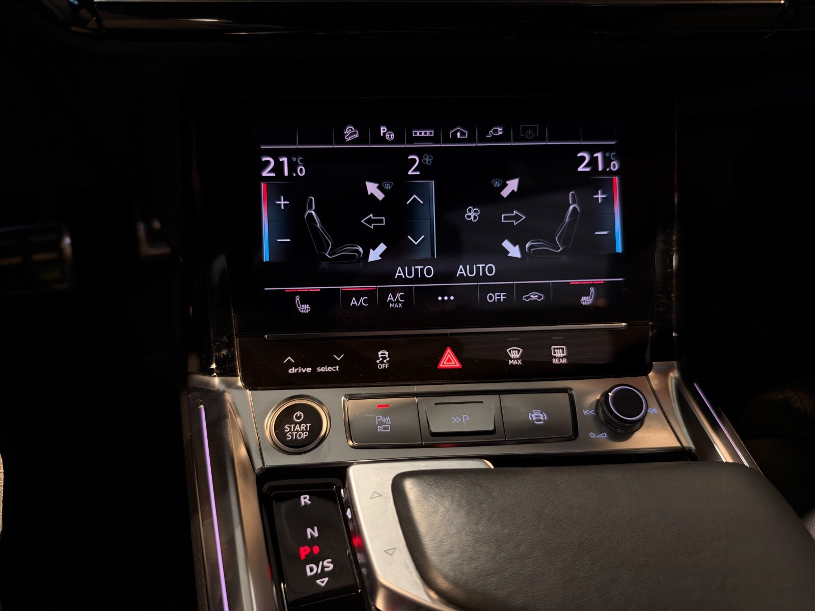 Audi Q8 e-tron 55 S-line Sportback quattro 5d - 15