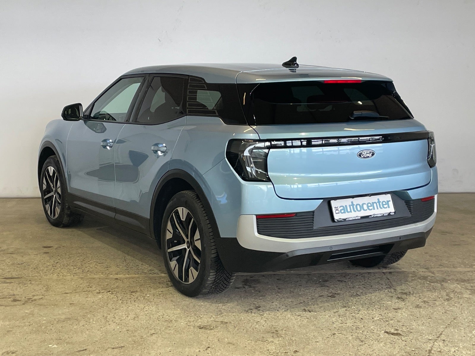 Ford Explorer Select Extended Range AWD